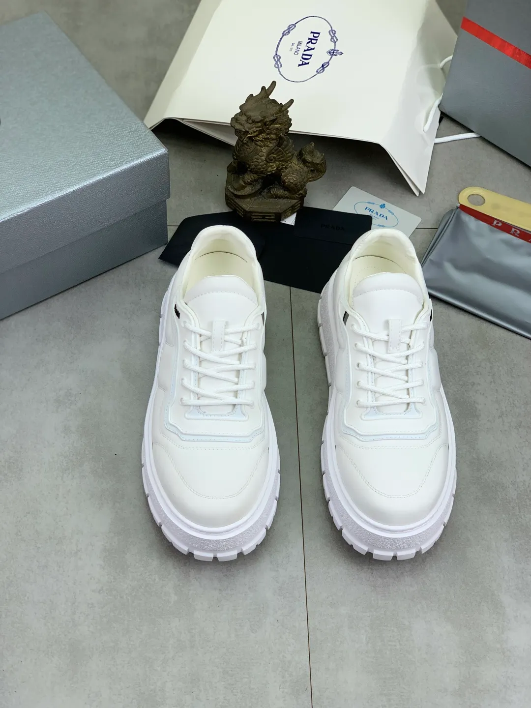 Men's men's shoes 💰P580💰 [New style] popular models are on the official website, 🆘 Trendy brand (Prada) mainly promotes popular models, avant-garde and versatile fashionable men's shoes private version mold opening, cowhide surface splicing 1:1.. Fashionable and simple, original imported cowhide lining cowhide feet; the atmosphere and personality are more fashionable, eye-catching and pursuing class. It will subvert the old idea and be a must-have for fashionistas with you! Must keep it for yourself! Tall and comfortable, large and low, high-end quality workmanship. Number of yards: 38-45 4️⃣optional.